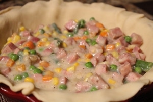 ham pot pie add mixture to pie pan