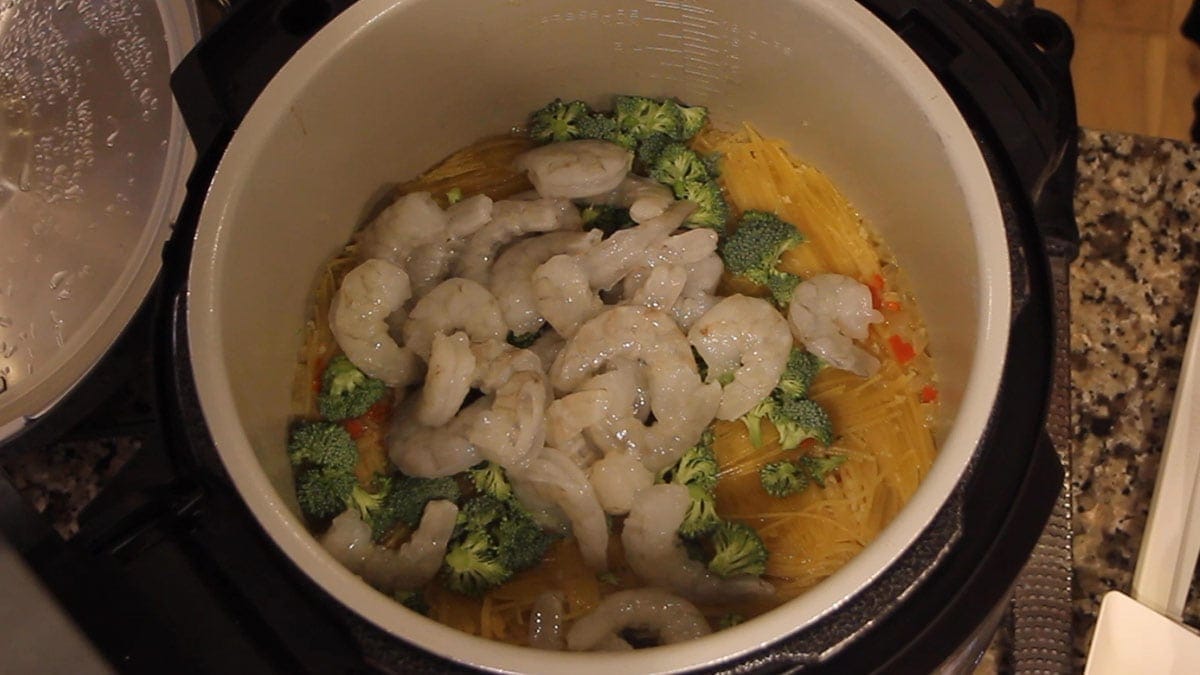 shrimp and broccoli in the easy shrimp scampi