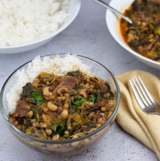 Hoppin John with rice in a glass bowl