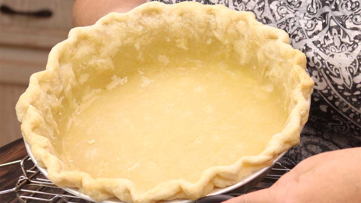 pie crust with baked edges and raw bottom