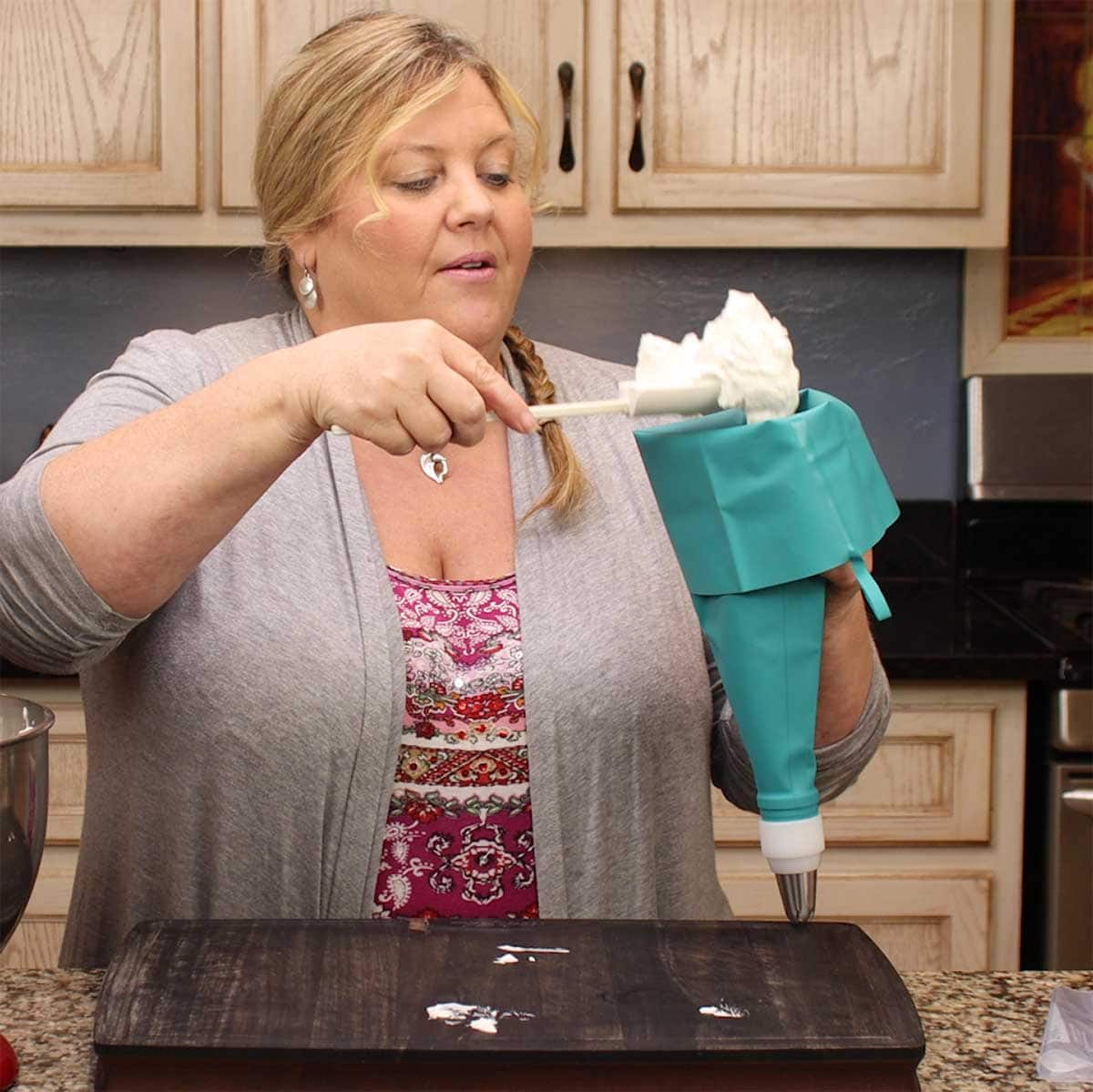 filling pampered chef decorating bag with whipped cream