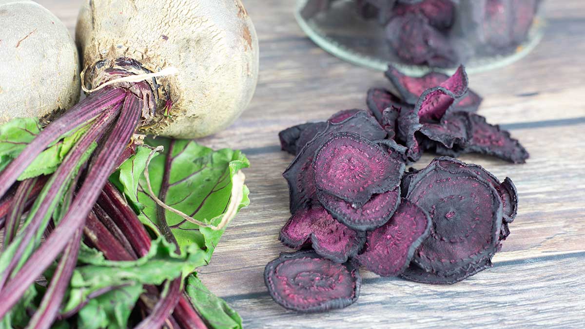 Fresh beets beside dehydrated beet chips.