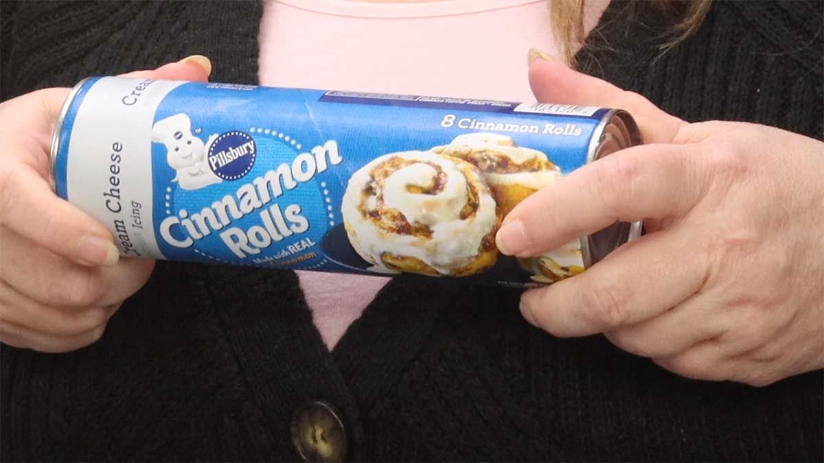 picture of a can of Pillsbury cinnamon rolls in the can.