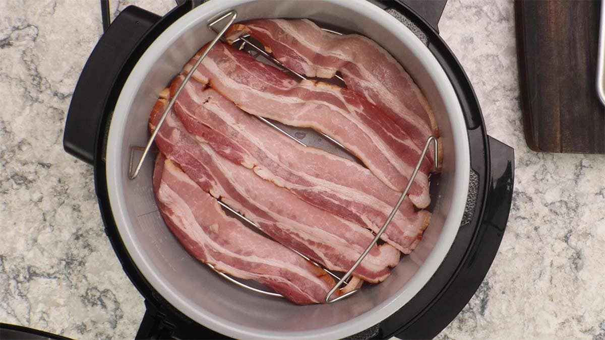 5 slices of bacon in a single layer on the Ninja Foodi rack.