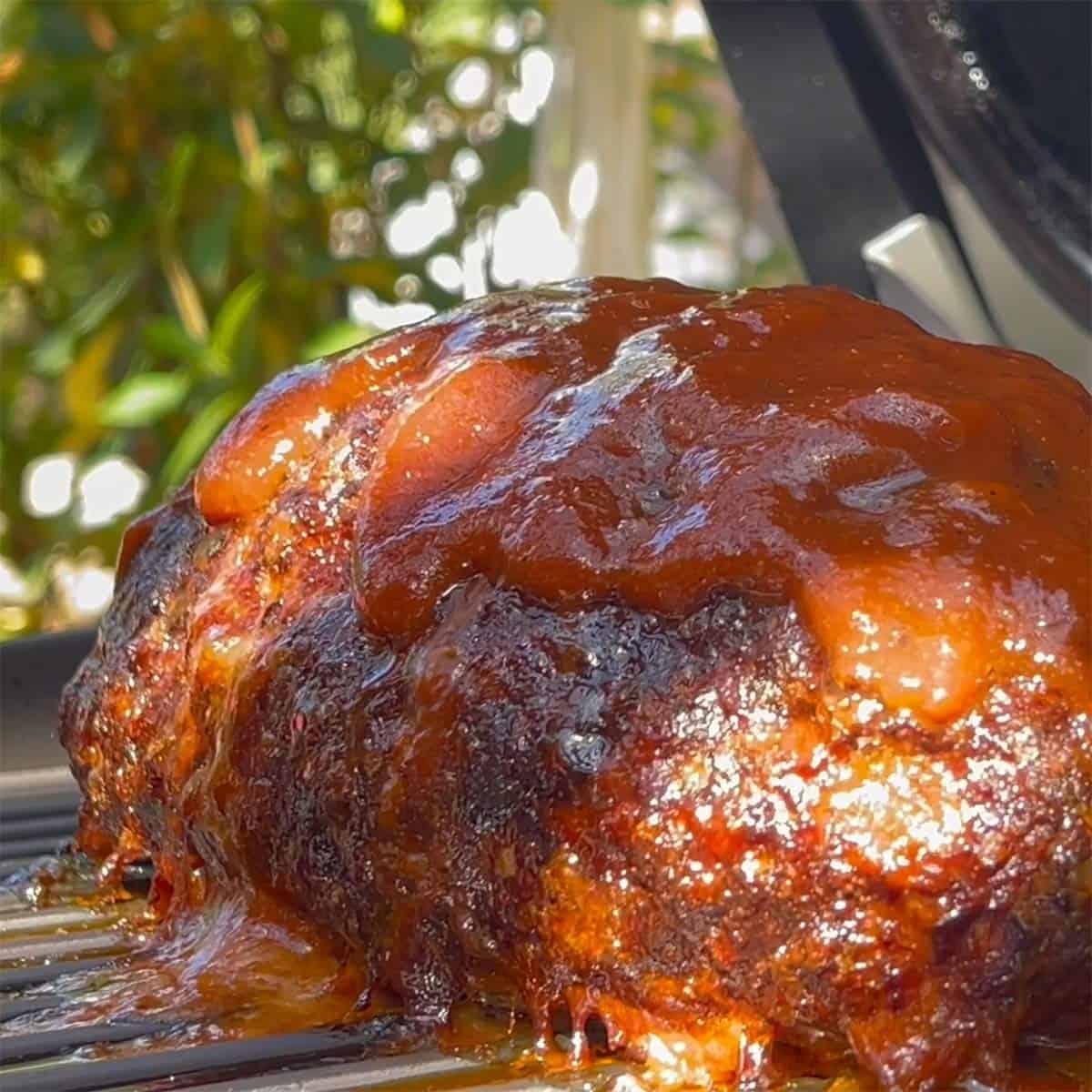https://thesaltedpepper.com/wp-content/uploads/2023/09/smoked-meatloaf-with-bbq-glaze-sq.jpg