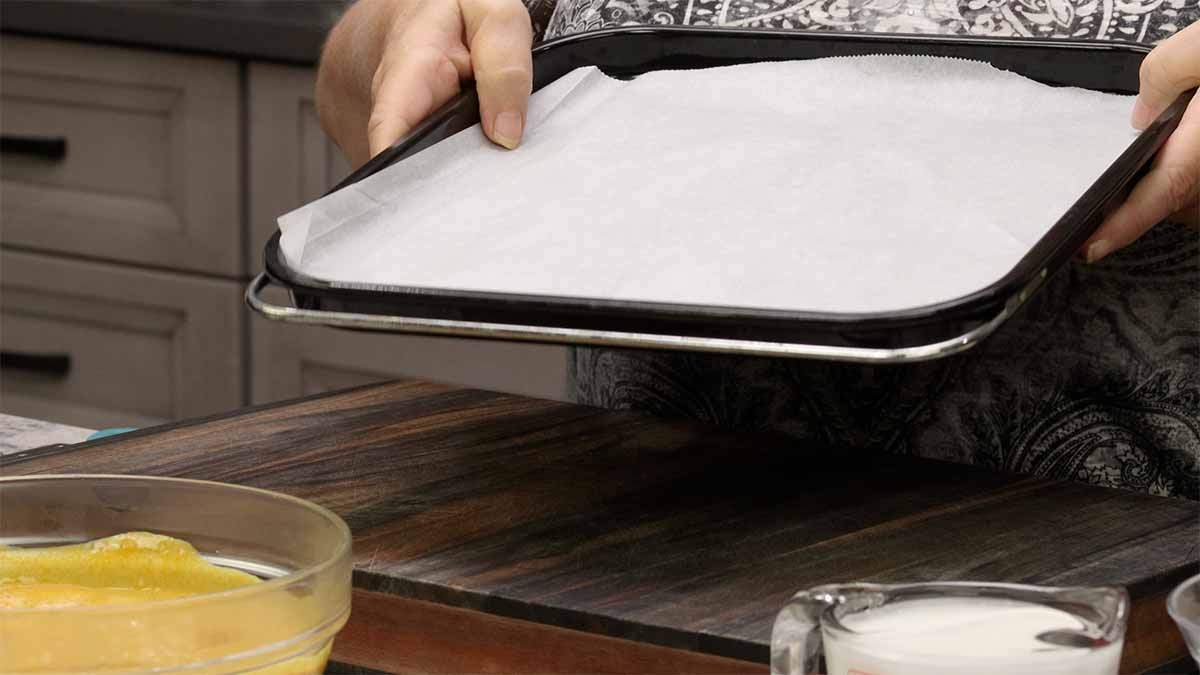 Combi tray lined with parchment